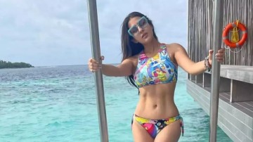 Sara Ali Khan viral look for her bold avatar in the Maldives flaunting her abs. Check out her latest photos here