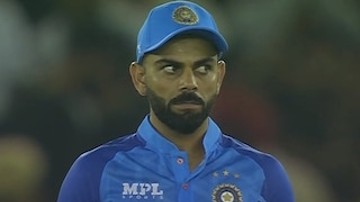 Virat Kohli's Funny Reaction To Umesh Yadav in Yesterday’s IND VS AUS Match Becomes an Instant Meme