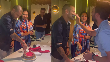 Shikhar Dhawan Celebrates his 37th Birthday with Indian Teammates, Video of his Celebration goes Viral.