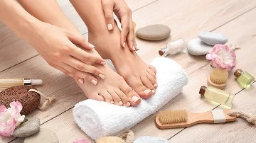 6 Foot care tips to protect your toes this season | Monsoon Foot care