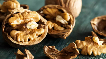 5 Surprisingly amazing Health benefits of Walnuts | Nutrition Facts