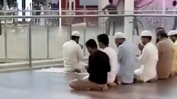 Viral video: Namaz in Lulu mall Lucknow causes heat among netizens.