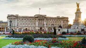 UK: For USD 22.70 you can have a family picnic day in the Royal garden of Buckingham palace
