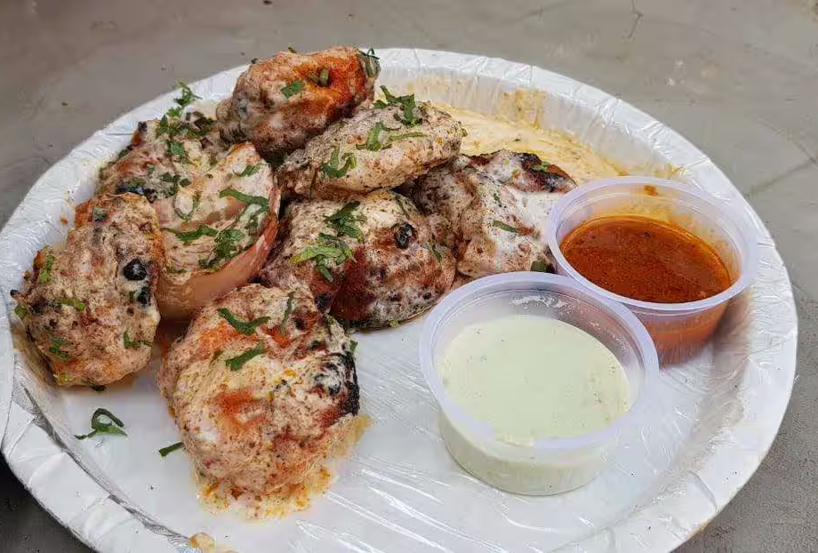 Places that Serve the Best whole Wheat Momos in Delhi, where you Must eat Once in a Lifetime.