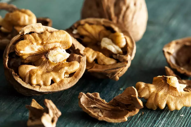 5 surprisingly amazing Health benefits of Walnuts