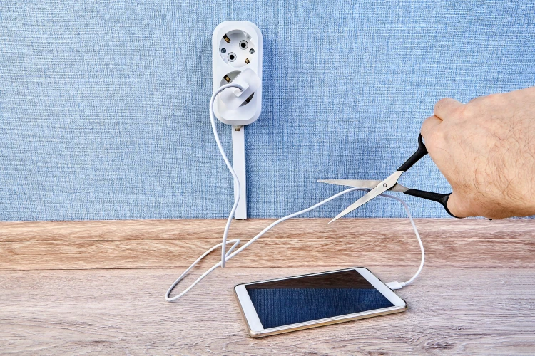 Overnight charging: myths and facts, and the reason why it's bad