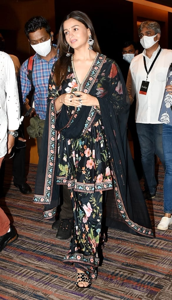 Times when Alia Bhatt won us over with her Stylish Maternity Looks