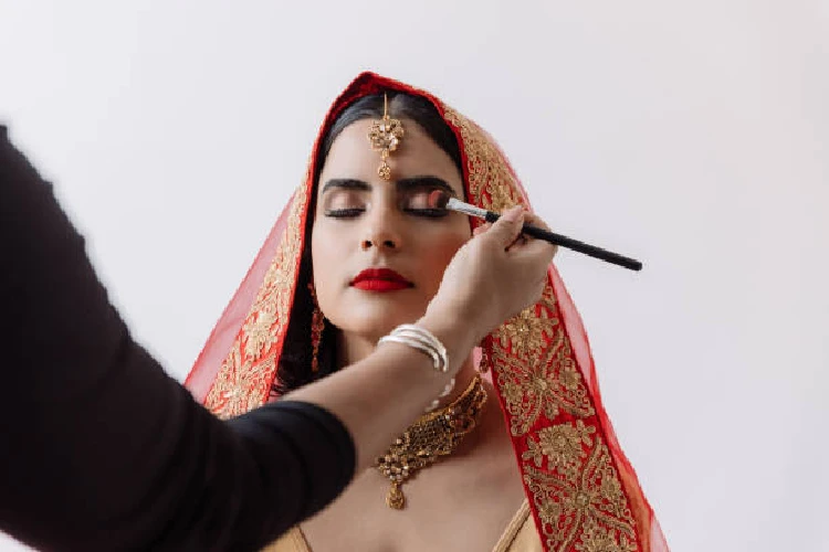 Indian Wedding Make-Up Lookbook: Brides Guide To Glam In Tradition