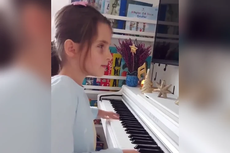 Viral video: 7-year-old blind girl, plays an incredible melody on the piano