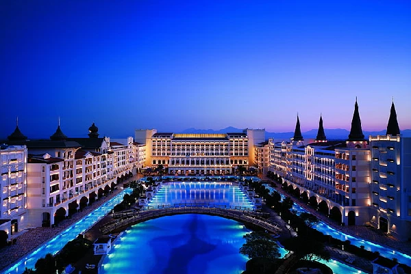 Most luxurious hotels around the world