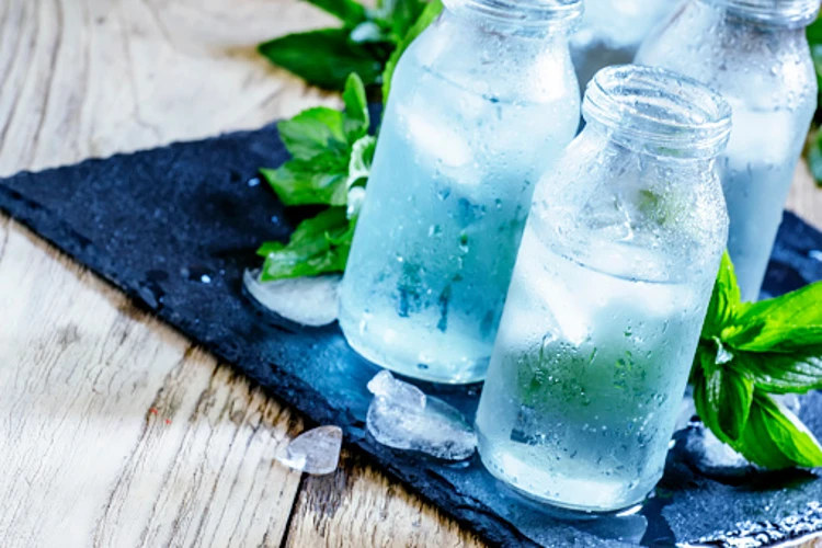 Is drinking icecold water bad for your health? Pros and Cons of ice water.